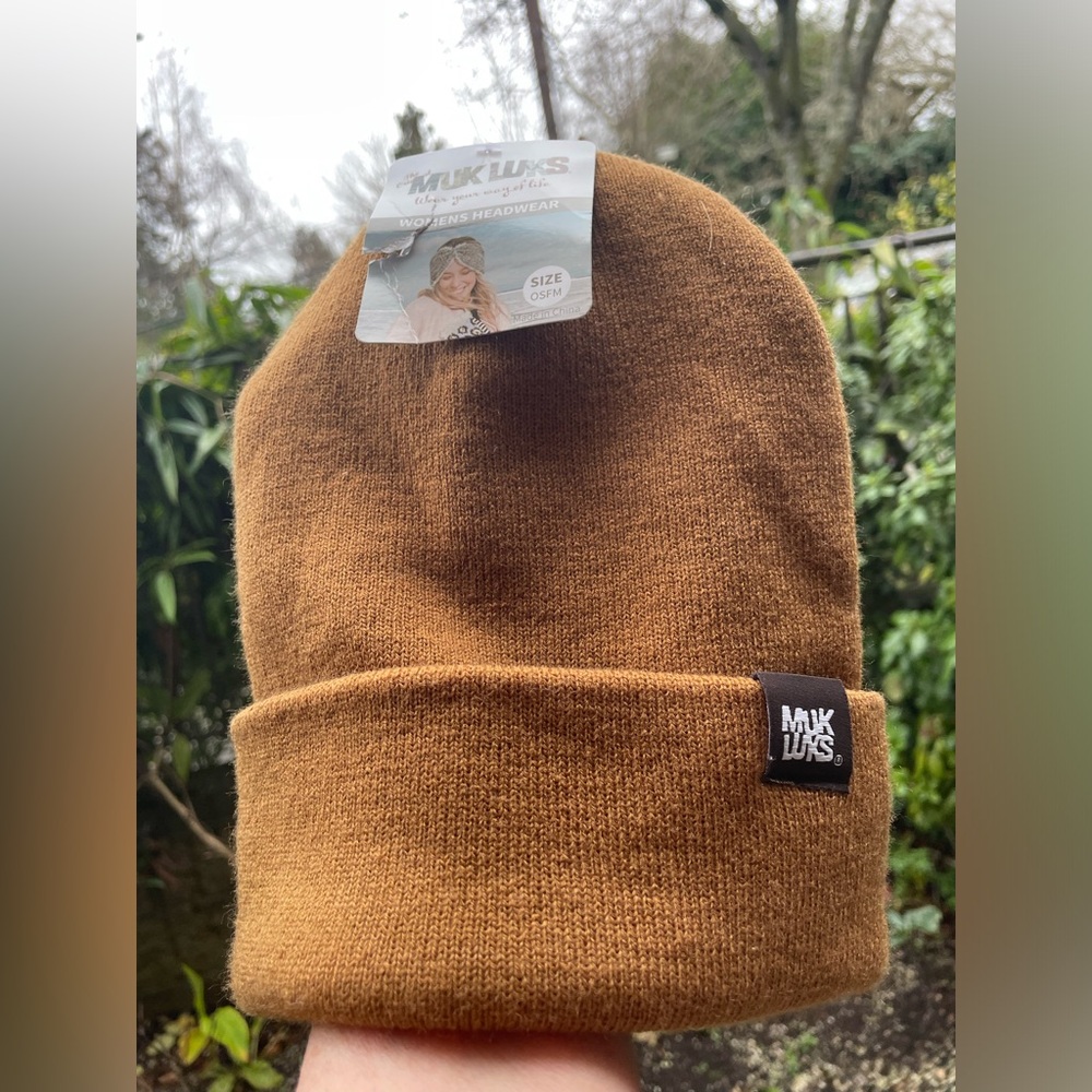 Muk Luks Brown Knit Beanie. 
NWT